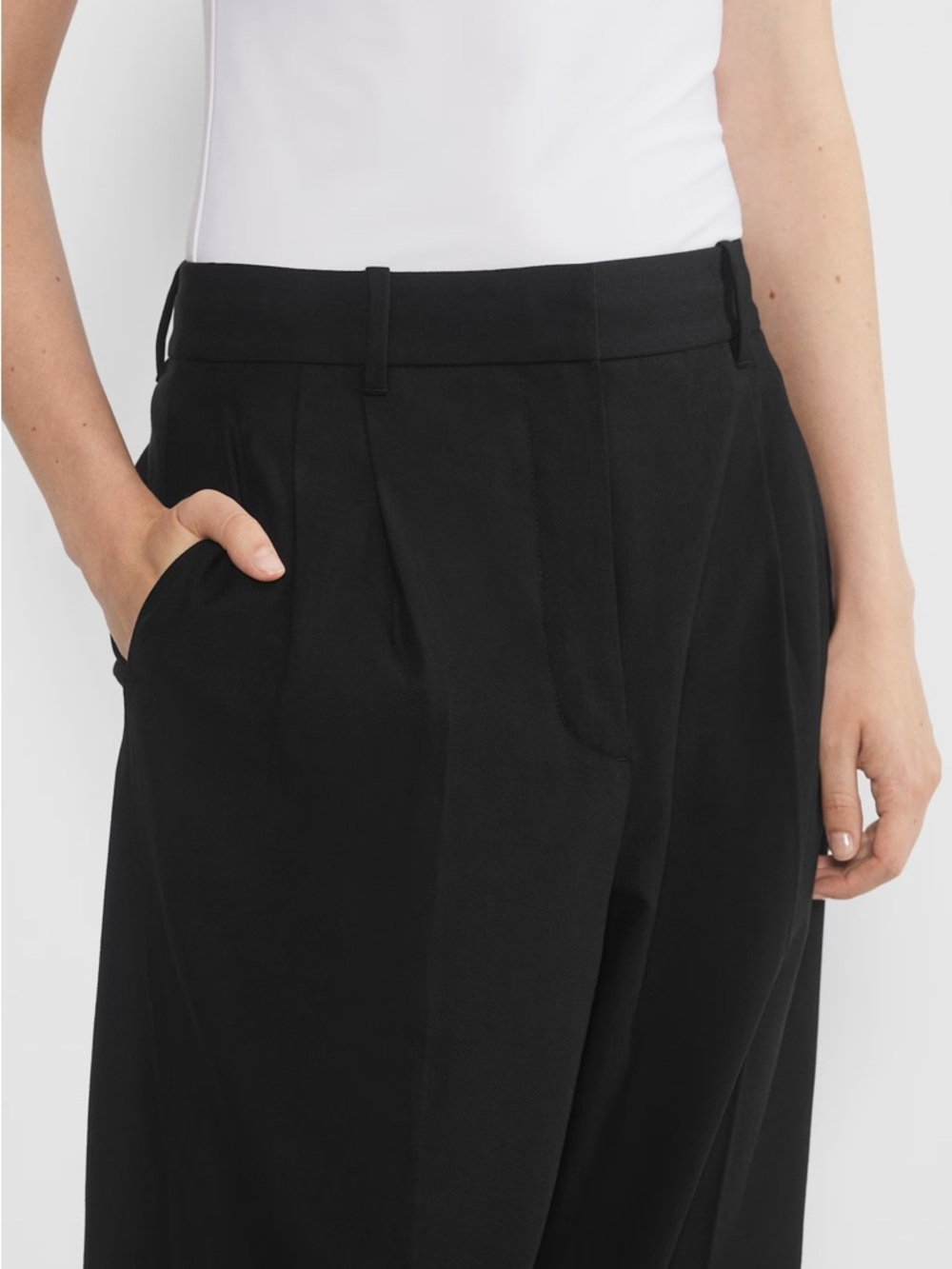 Aritzia Black The Effortless Pant Day Twill, Size 0 - Picture 7 of 16